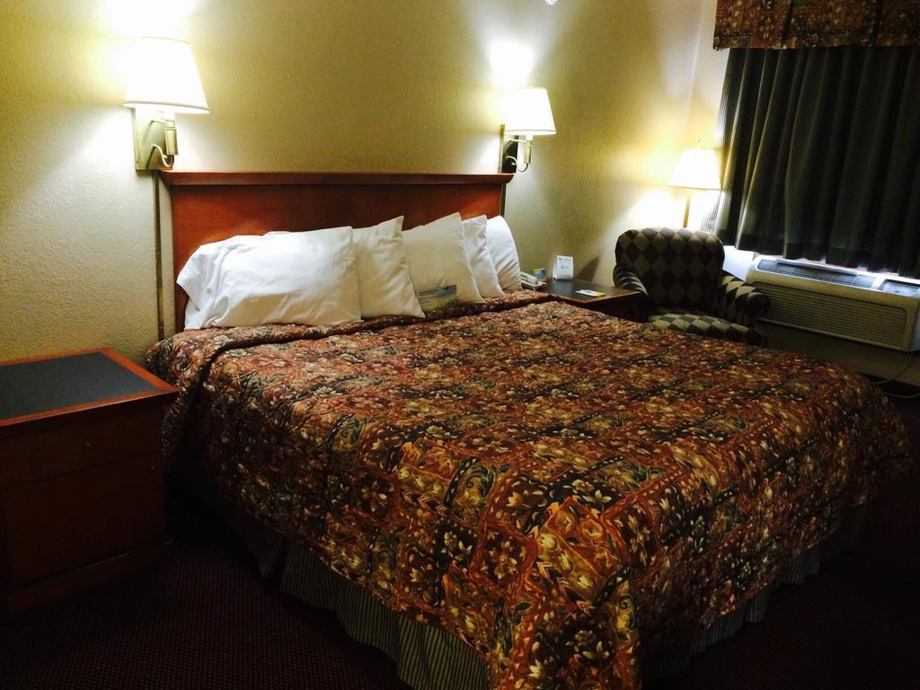 Days Inn By Wyndham Pratt Luaran gambar