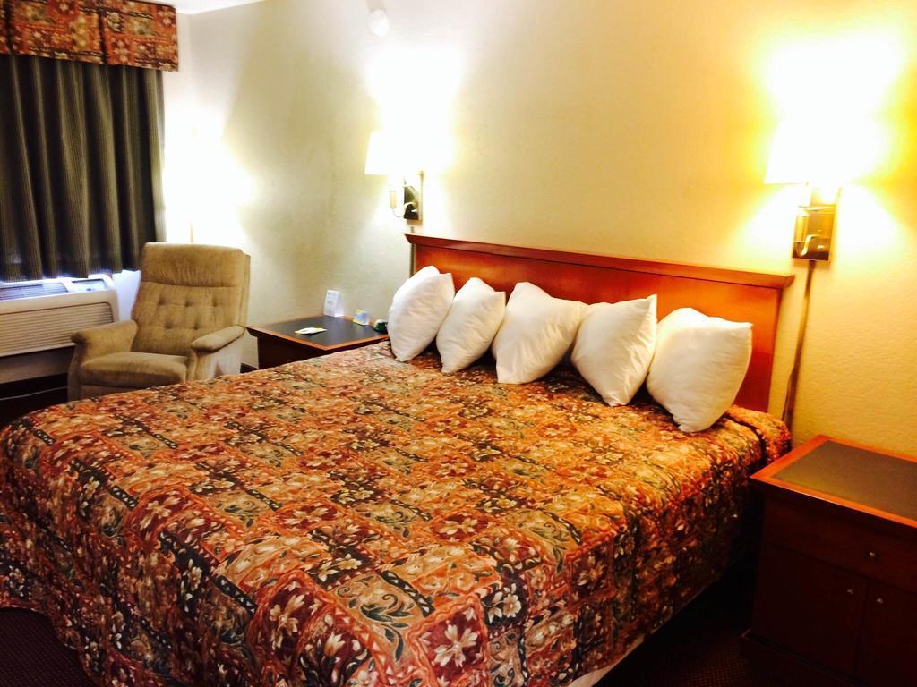 Days Inn By Wyndham Pratt Luaran gambar