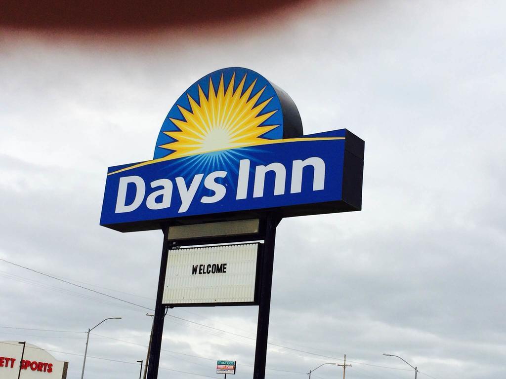 Days Inn By Wyndham Pratt Luaran gambar