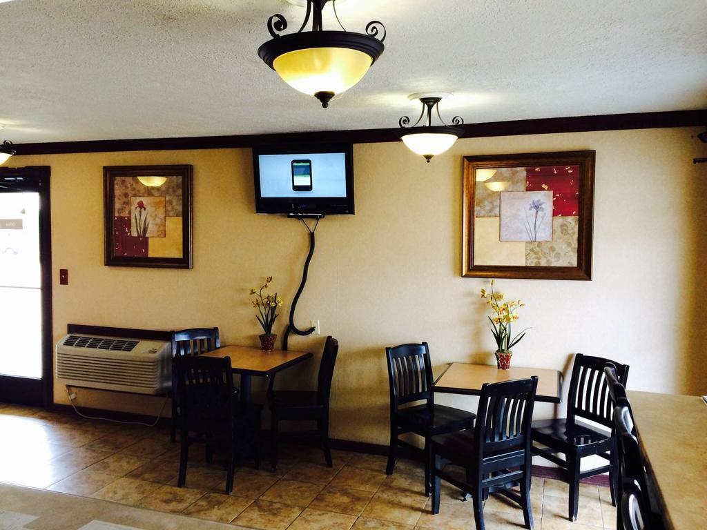 Days Inn By Wyndham Pratt Luaran gambar