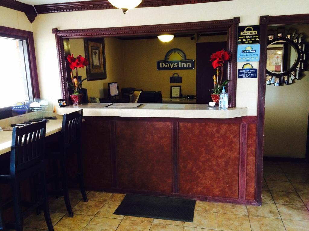 Days Inn By Wyndham Pratt Luaran gambar