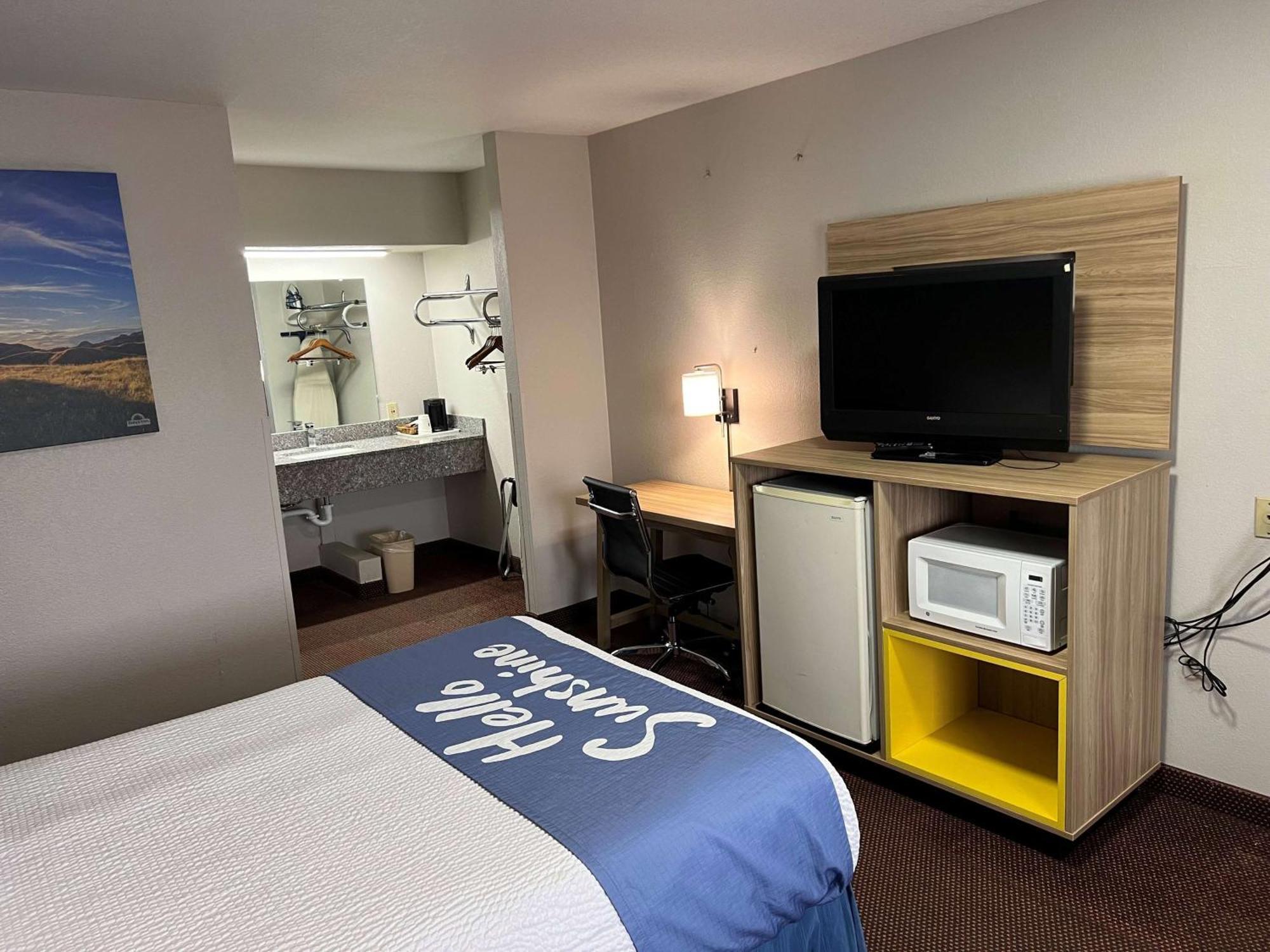 Days Inn By Wyndham Pratt Luaran gambar