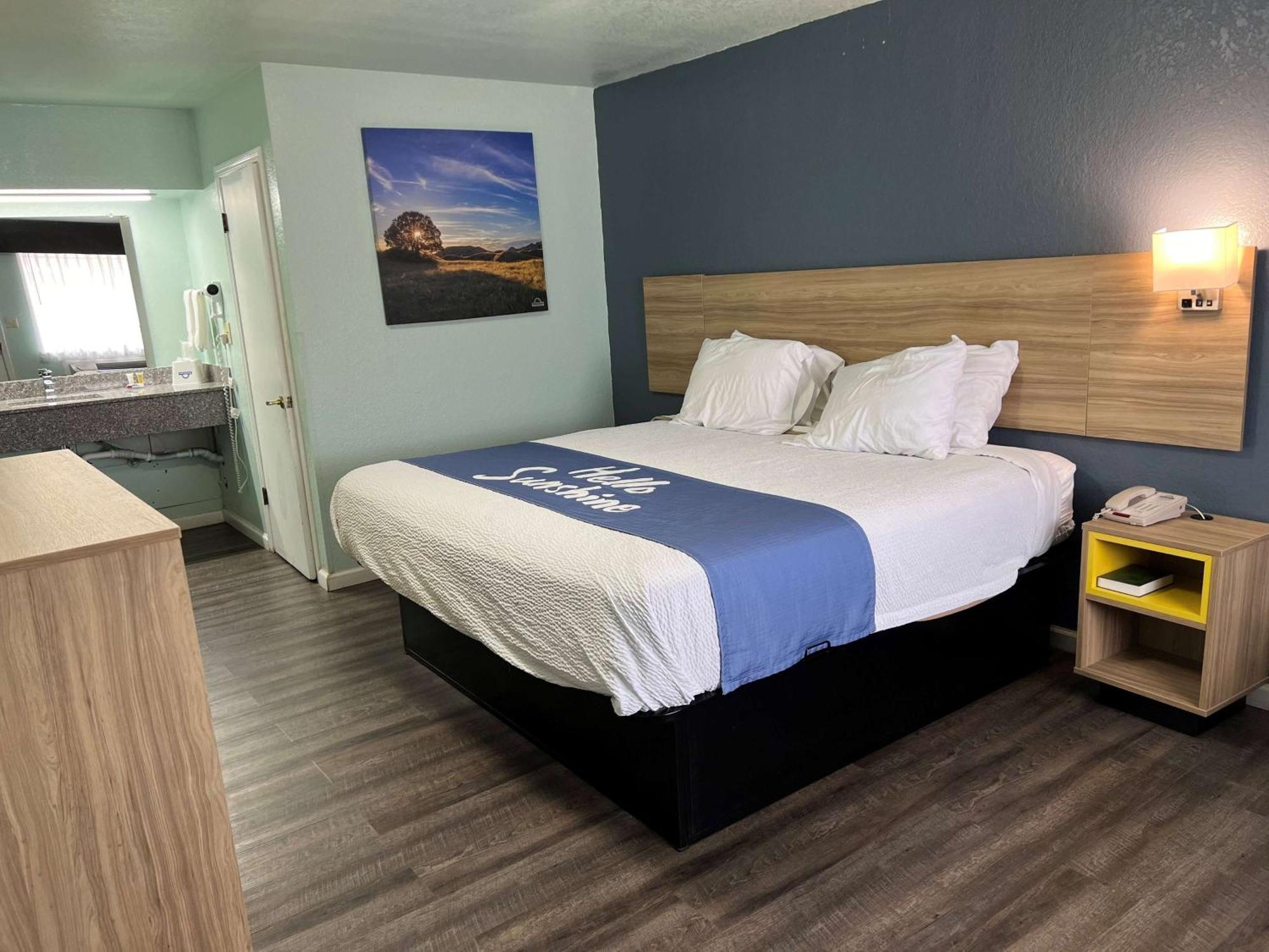 Days Inn By Wyndham Pratt Luaran gambar