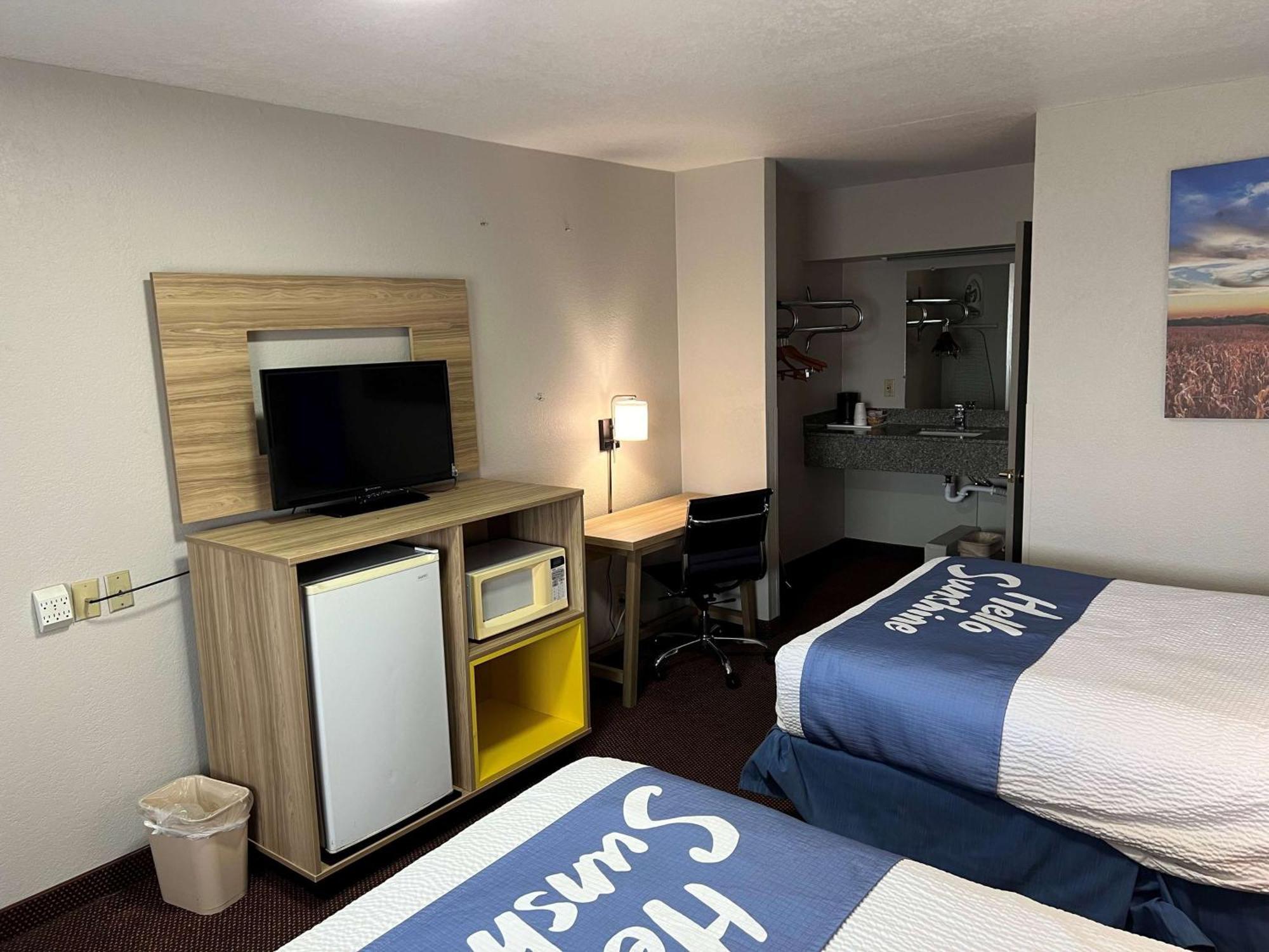 Days Inn By Wyndham Pratt Luaran gambar