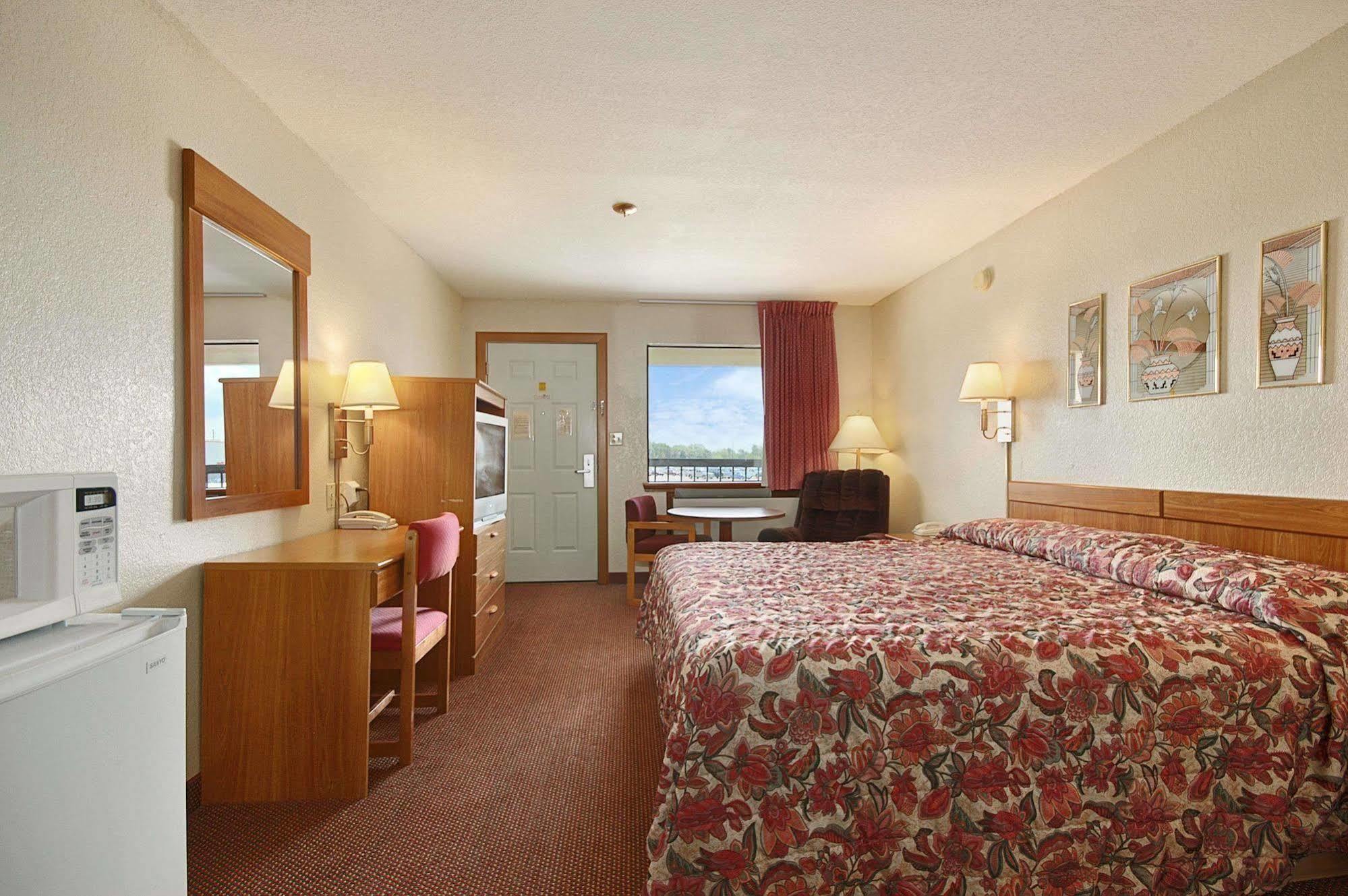 Days Inn By Wyndham Pratt Bilik gambar